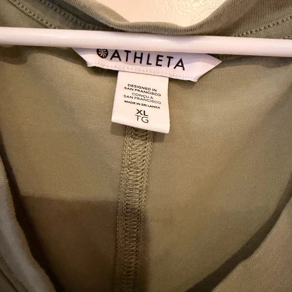 Athleta Tank Top Women’s XL Green V Neck high low hem side slit activewear - Picture 2 of 3